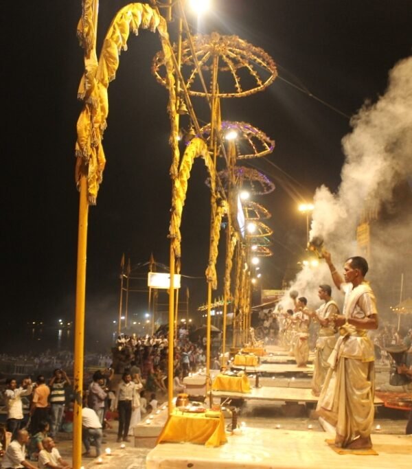 La cerimonia Ganga Aarti di varanasi