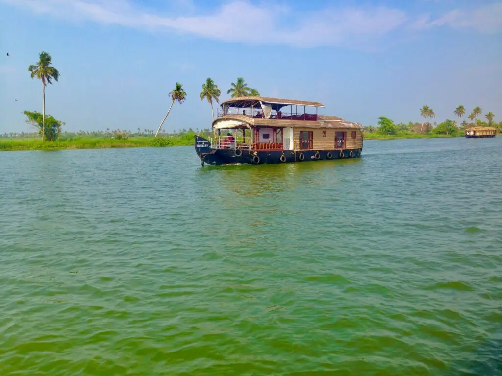 Navigazione in houseboat nelle backwaters di Alappuzha
