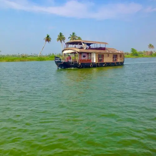 Navigazione in houseboat nelle backwaters di Alappuzha