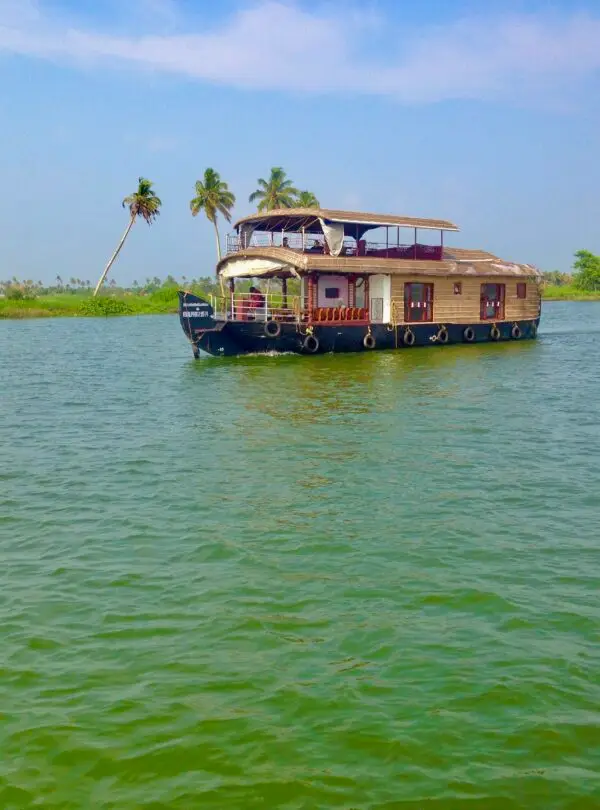 Navigazione in houseboat nelle backwaters di Alappuzha