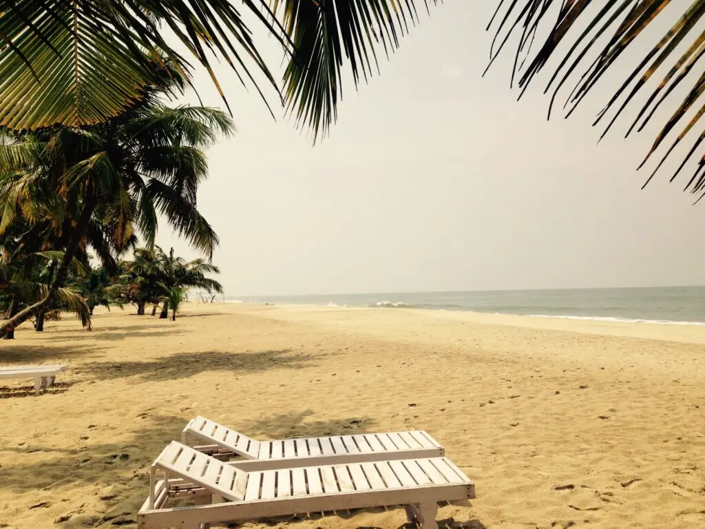Spiaggia tropicale di Mararikulam sulla costa del Kerala