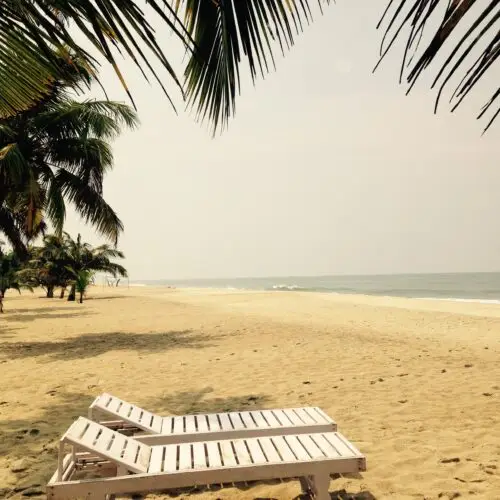 Spiaggia tropicale di Mararikulam sulla costa del Kerala