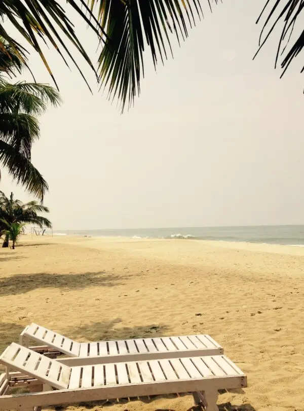 Spiaggia tropicale di Mararikulam sulla costa del Kerala